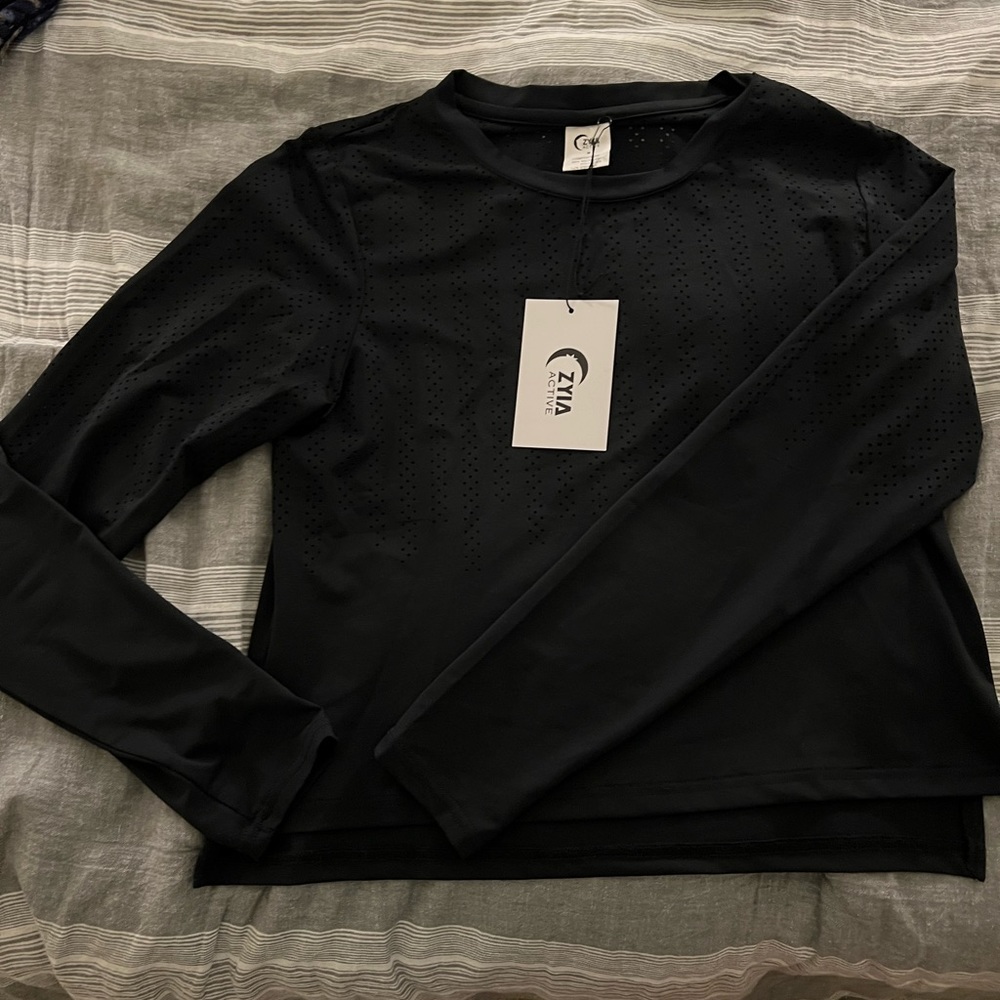 Zyia Black chillcicle crop top